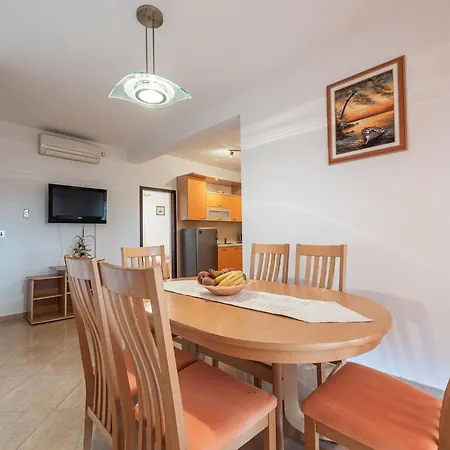 Buskulic Anamarija 1 By Interhome Vir