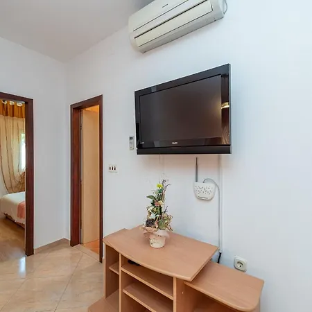Buskulic Anamarija 1 By Interhome Vir
